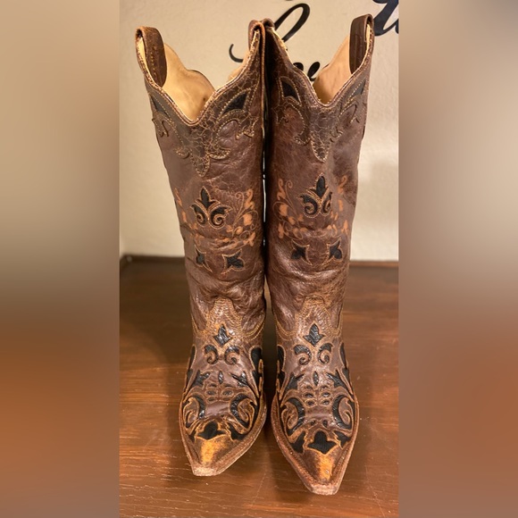 Corral Shoes - Corral Western Boots.  Beautiful black cutouts.